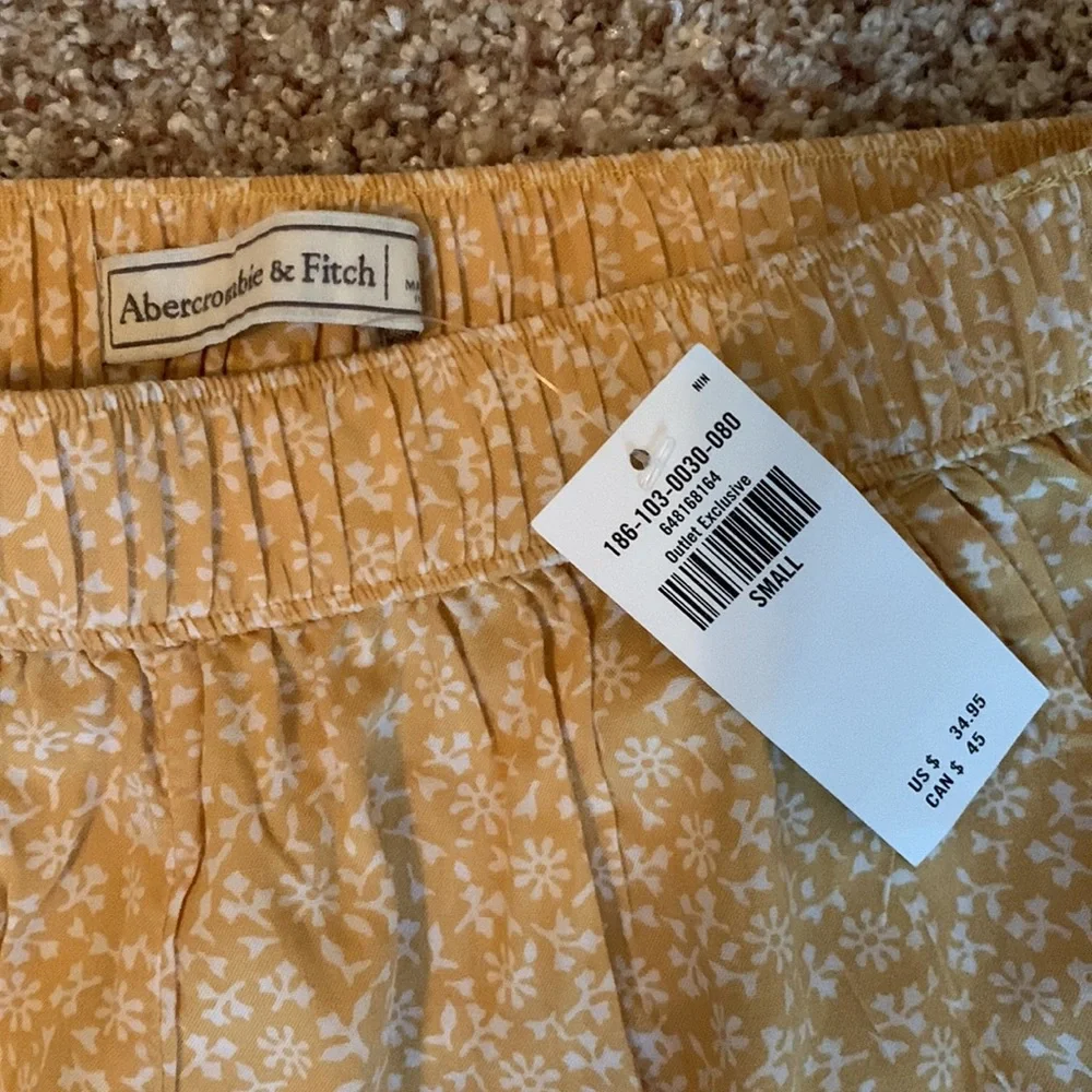 Brand new Abercrombie and Fitch shorts! - Picture 2 of 3